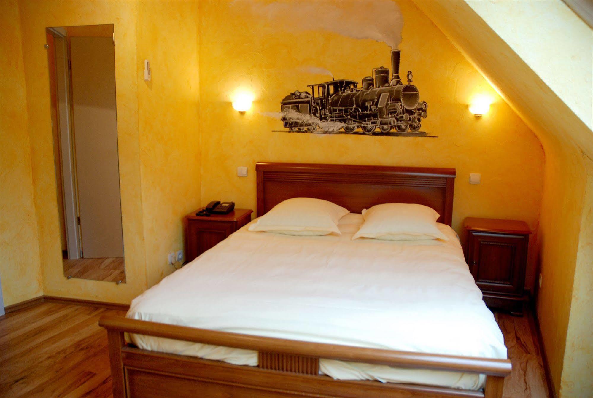 Hotel Champ Alsace Haguenau Exteriör bild